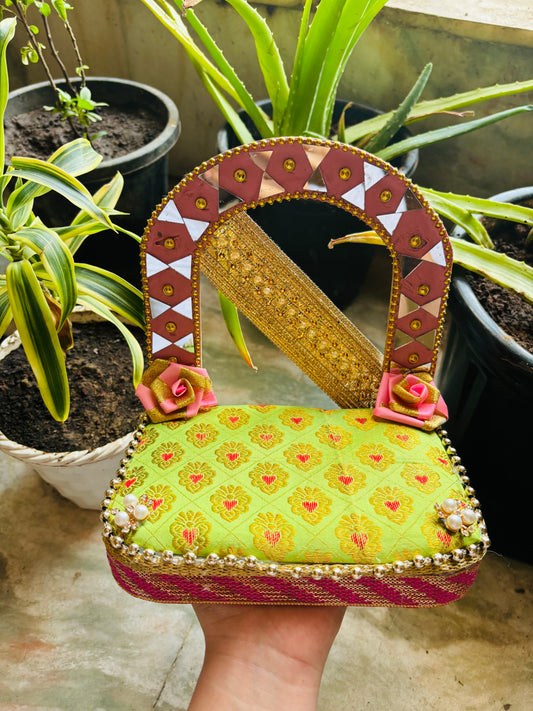 Beautiful Wooden Singhasan for Thakur Ji – size 0-4 Laddu | Vrindahaat