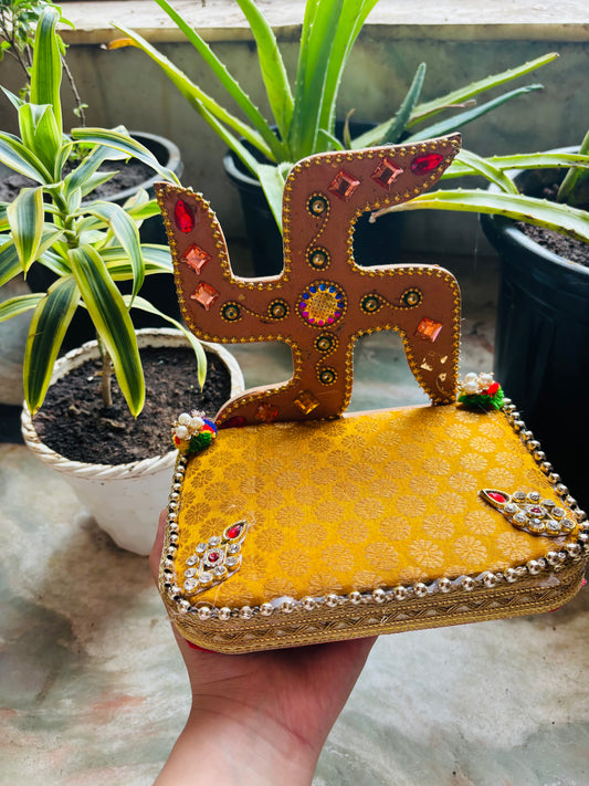 Beautiful Wooden Singhasan for Thakur Ji – size 0-4 Laddu | Vrindahaat