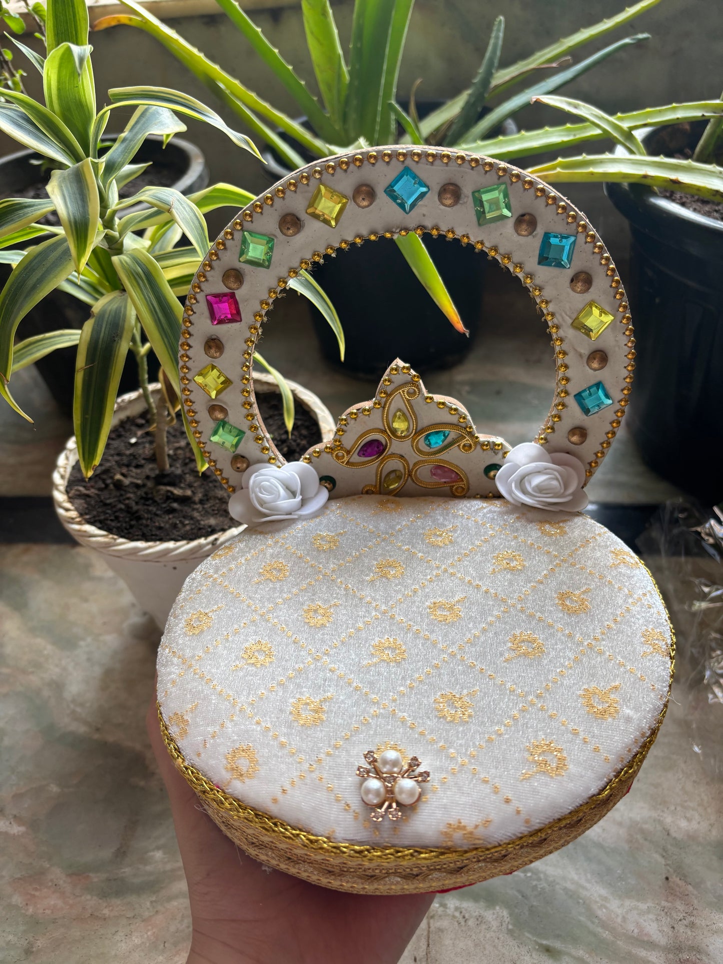 Beautiful Wooden Singhasan for Thakur Ji – size 0-4 Laddu | Vrindahaat