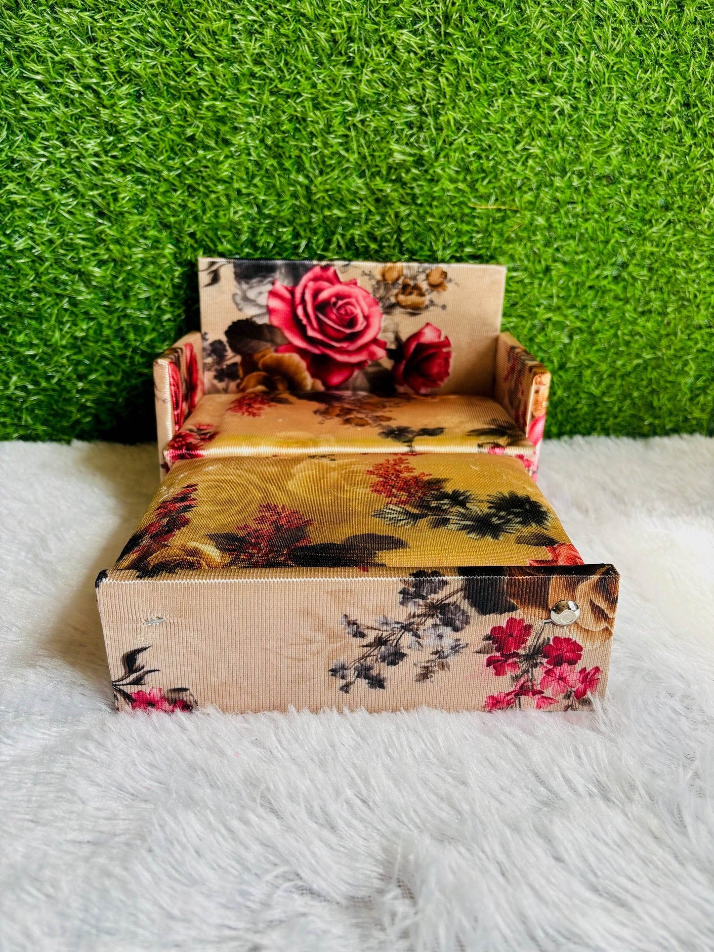  Handcrafted Sofa Bed for Kanha Ji – Vrindahaat